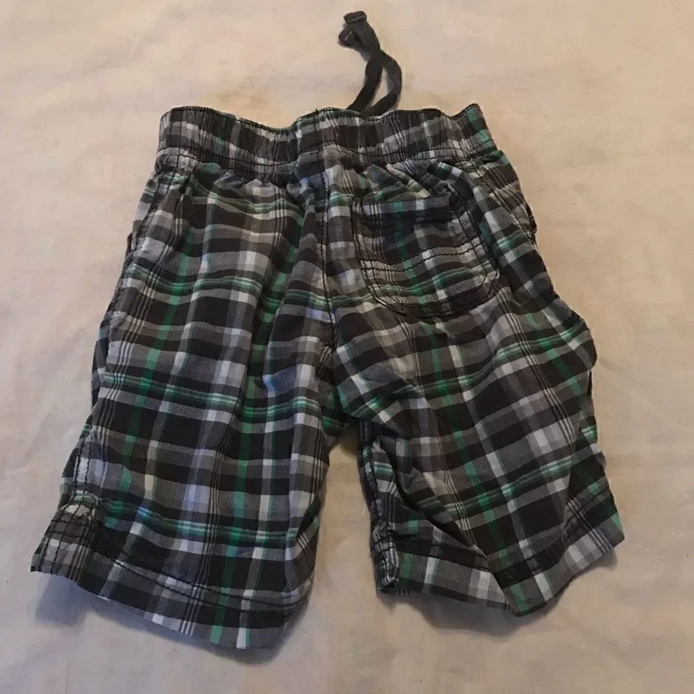 🌼🌼Carter’s toddler boys stripe shorts🌼🌼